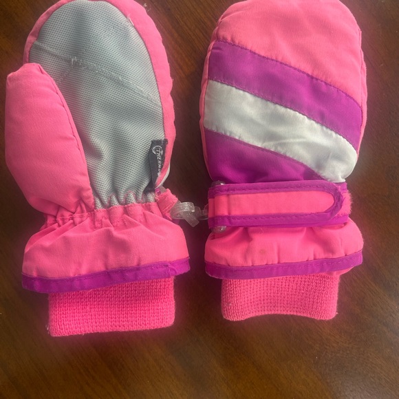 Pink and Purple Kids snow Mittens 4-7yrs - Picture 2 of 5